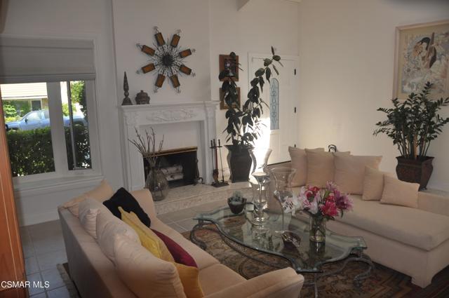 1064 Finrod Court, Westlake Village CA: https://media.crmls.org/mediaz/27a71921-3e1c-4ea1-be17-412f5e6c8272.jpg
