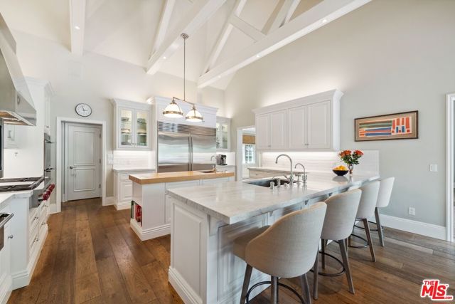 4714 Balboa Avenue, Encino CA: https://media.crmls.org/mediaz/27a77703-1bed-4119-8694-c0643c19fe75.jpg