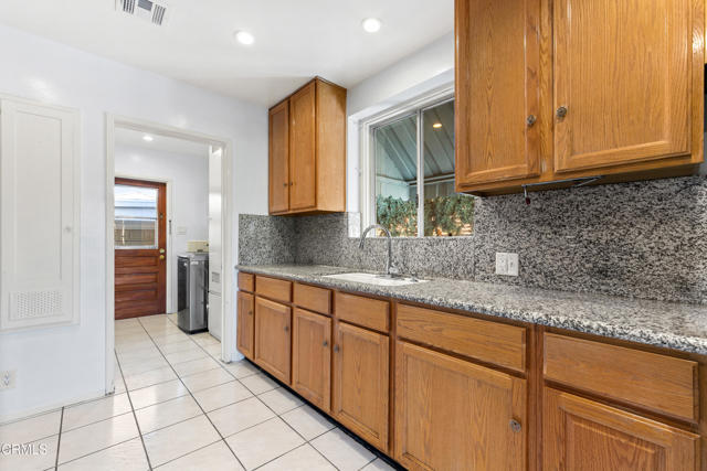 Detail Gallery Image 9 of 25 For 5512 Vantage Ave, Valley Village,  CA 91607 - 2 Beds | 2 Baths
