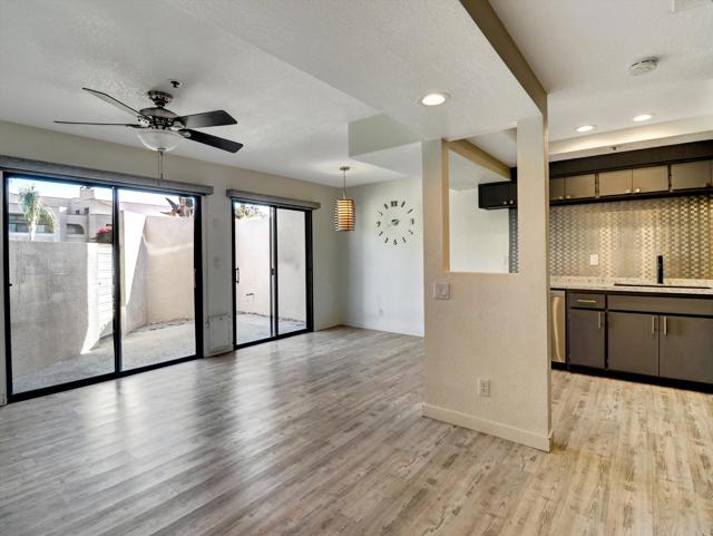 426 Village W Square, Palm Springs CA: https://media.crmls.org/mediaz/27a85d57-8b44-41ca-8f8a-1fa61ce59c14.jpg