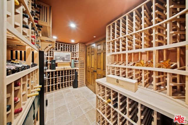 23593 Park South Street, Calabasas CA: https://media.crmls.org/mediaz/27a87d59-8512-4439-b7b1-9d51ea05bab9.jpg