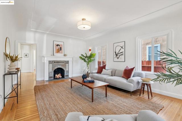 533 Lewis Ave, San Leandro CA: https://media.crmls.org/mediaz/27a9609f-cf99-4bb2-9121-65131e4db917.jpg