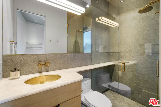 9152 Janice Place, Beverly Hills CA: https://media.crmls.org/mediaz/27a96719-c9ea-4eaf-b872-1107d4165e04.jpg