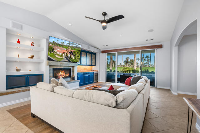 56648 Palms Drive, La Quinta CA: https://media.crmls.org/mediaz/27a9c9d3-33f3-49f3-a9a4-00eefcc5974a.jpg