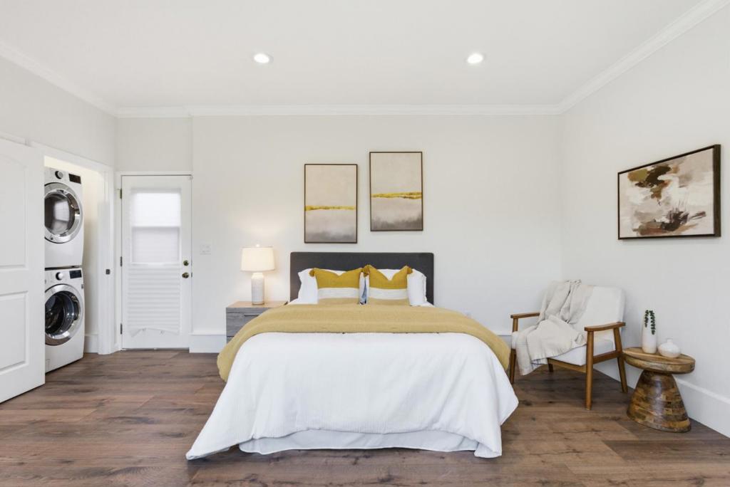 https://media.crmls.org/mediaz/27a9f608-a74d-494d-9950-091fee69c388.jpg?preset=X-Large