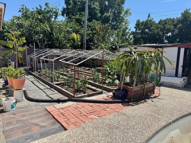 2009 Stonewood Lane, San Jose CA: https://media.crmls.org/mediaz/27aa35ec-e51b-47e4-b7c1-387242938d93.jpg