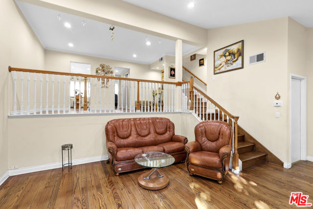 6213 Randi Avenue, Woodland Hills CA: https://media.crmls.org/mediaz/27aac7b0-1bd3-4e94-ac7a-fd49e4dbe7f4.jpg