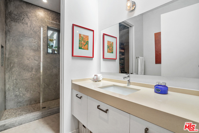 6254 Busch Drive, Malibu CA: https://media.crmls.org/mediaz/27abb4f1-df84-44da-867a-3c8070420a0f.jpg
