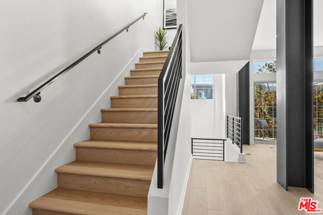 5350 Playa Vista Drive, Playa Vista CA: https://media.crmls.org/mediaz/27abc7bb-7324-4aa3-95d1-d22bc5bac5c5.jpg