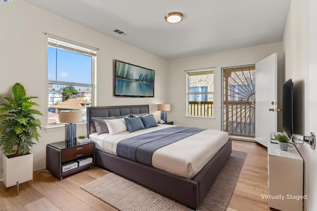 1206 E 23rd St, Oakland CA: https://media.crmls.org/mediaz/27abd0a5-faf0-40fe-879f-6c437cd84dc2.jpg