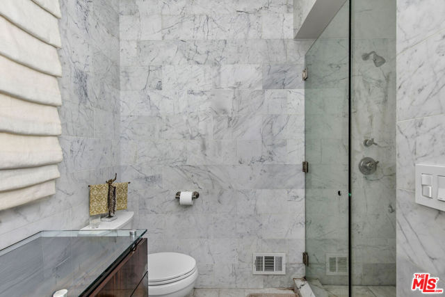 10335 Wilshire Boulevard, Los Angeles CA: https://media.crmls.org/mediaz/27ac5d67-1dd9-4728-854c-a27b9483c26d.jpg