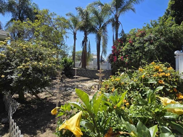 2315 Berry St, Lemon Grove CA: https://media.crmls.org/mediaz/27acbc79-4b16-48e1-ac57-a7f1c387b6d6.jpg