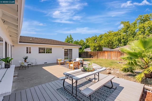 1836 Boxwood Dr, Concord CA: https://media.crmls.org/mediaz/27ad27fc-4373-4d30-b98c-b45e50156081.jpg
