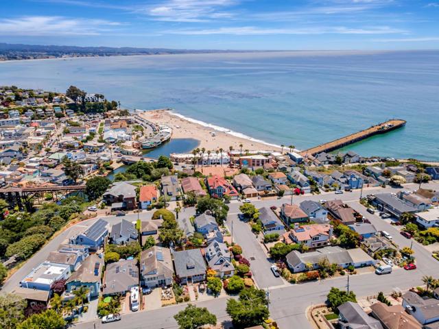 5005 Emerald Street, Capitola CA: https://media.crmls.org/mediaz/27add738-2297-4e79-bd64-904893e0b9d1.jpg