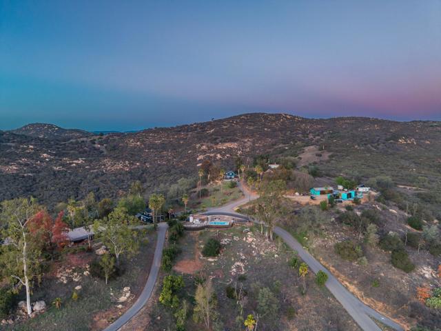 26086 Bear Valley Heights Road, Escondido CA: https://media.crmls.org/mediaz/27ade0fe-b5de-4da6-bff8-8c338a44f28d.jpg