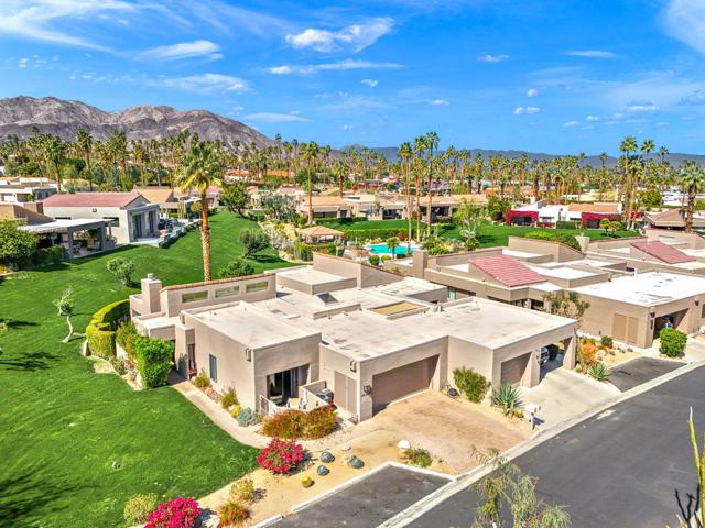 48835 Mescal Lane, Palm Desert CA: https://media.crmls.org/mediaz/27ae0356-8867-4cf3-aaef-4d59913e8ed9.jpg