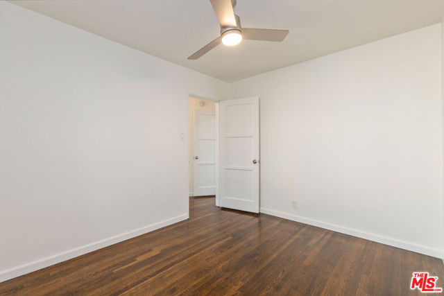 811 E Nutwood Street, Inglewood CA: https://media.crmls.org/mediaz/27ae9148-db7b-4de7-bb65-5d2ed8037e2b.jpg