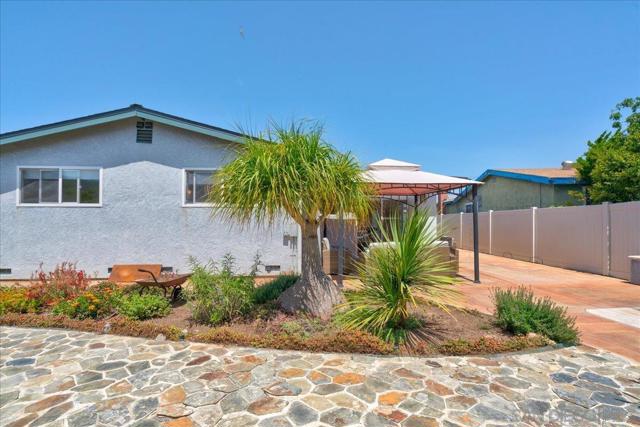 3981 Hatton St, San Diego CA: https://media.crmls.org/mediaz/27af3455-229d-48da-b452-72c77c371652.jpg