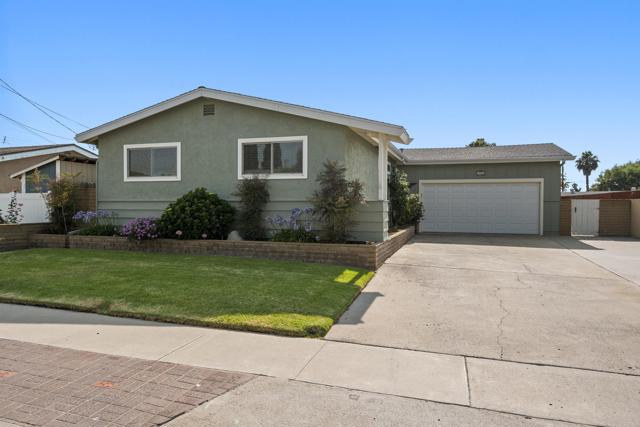 Detail Gallery Image 4 of 43 For 3812 Armstrong St, San Diego,  CA 92111 - 3 Beds | 2 Baths