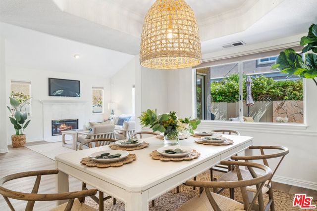 Formal dinning room