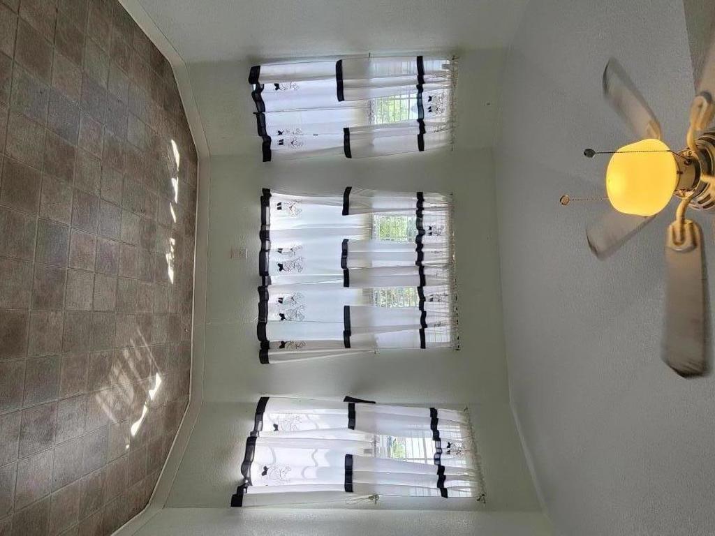 https://media.crmls.org/mediaz/27afdd33-8bf3-435f-bc65-4e3a583b5e79.jpg?preset=X-Large