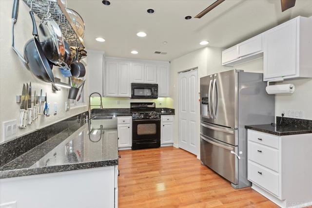 Image 8 of 35 For 933 Silverbrook Drive
