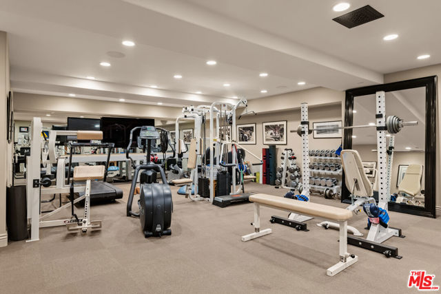 4009 Valley Meadow Road, Encino CA: https://media.crmls.org/mediaz/27b152cb-a1ac-4fdc-bff3-ed6a1cab9aaa.jpg