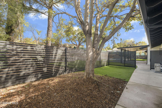 2651 Sirius Street, Thousand Oaks CA: https://media.crmls.org/mediaz/27b27aeb-1372-4814-a1ef-f1f7941b232c.jpg