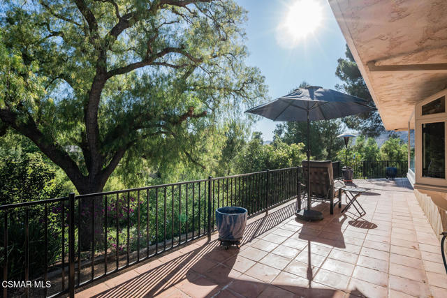 356 Laguna Terrace, Simi Valley CA: https://media.crmls.org/mediaz/27b27cf6-b6af-40e1-a036-5d10581af55f.jpg