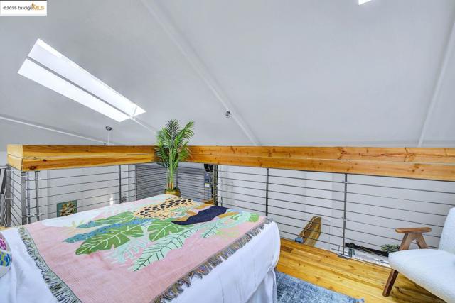 1695 15Th St, Oakland CA: https://media.crmls.org/mediaz/27b2b304-4882-42f2-83f6-d048e4f3d601.jpg
