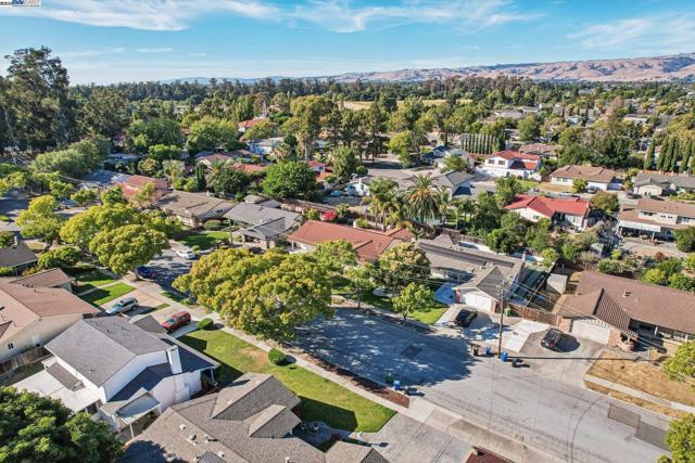 35120 Cardiff Street, Newark CA: https://media.crmls.org/mediaz/27b2d058-d6e4-4d55-8ba4-eda9d5f12bf8.jpg