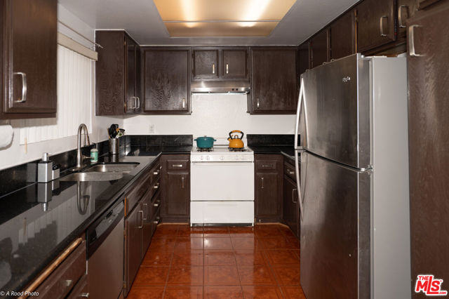 8744 DARBY Avenue, 8 photo 6
