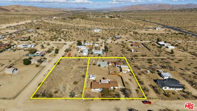 6391 Ruth Drive, Yucca Valley CA: https://media.crmls.org/mediaz/27b321fa-5e94-40c5-9ffc-97f8c95f079c.jpg
