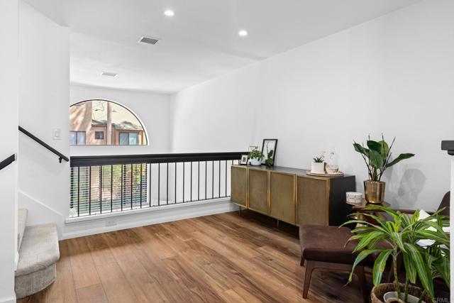 Detail Gallery Image 15 of 22 For 9411 Lake Murray Blvd #B,  San Diego,  CA 92119 - 3 Beds | 2/1 Baths