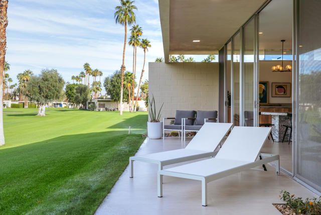 399 Desert Lakes Drive, Palm Springs CA: https://media.crmls.org/mediaz/27b33495-8fa6-481d-bed2-5ab781a0484a.jpg