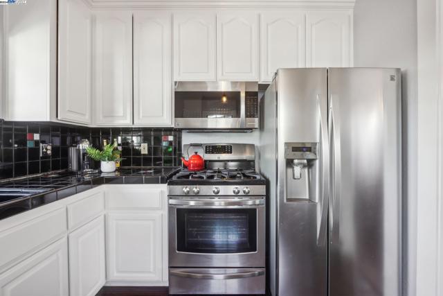 Image 14 of 30 For 22182 Montgomery St
