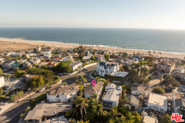7354 Trask Avenue, Playa del Rey CA: https://media.crmls.org/mediaz/27b4e455-1d34-4722-843a-ea1a30af7204.jpg
