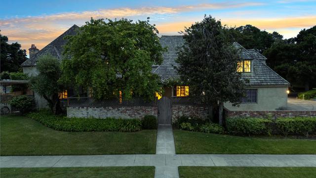 8 Los Laureles Avenue, Salinas CA: https://media.crmls.org/mediaz/27b55b60-94cb-40d6-9e08-e67f50e70189.jpg