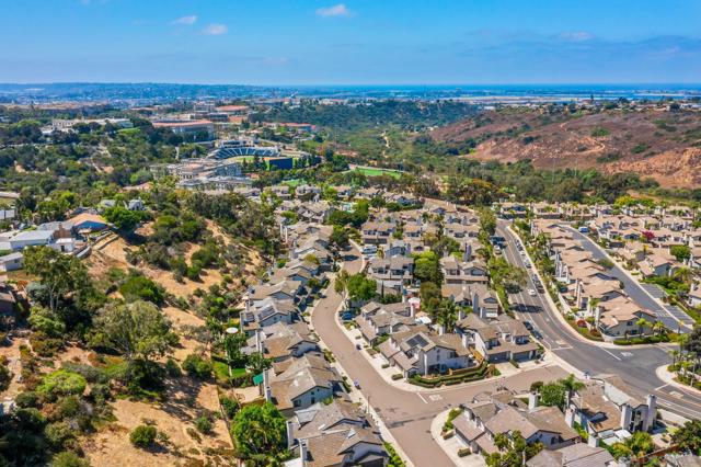 6338 Caminito Del Pastel, San Diego CA: https://media.crmls.org/mediaz/27b56e8d-d099-41eb-a692-9d9b61a73c50.jpg