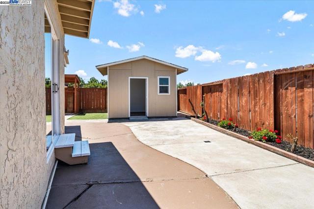 28399 CUBBERLEY CT, Hayward CA: https://media.crmls.org/mediaz/27b5ae7b-ccff-416f-b519-62475b2a10a3.jpg