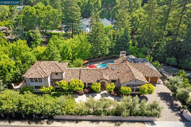 80 Rheem Blvd, Orinda CA: https://media.crmls.org/mediaz/27b6860b-643e-4e6c-a47a-67703202d14f.jpg