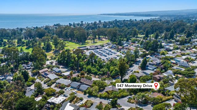 547 Monterey, Aptos CA: https://media.crmls.org/mediaz/27b69de3-ab82-49b5-816a-9bba41e3ae81.jpg