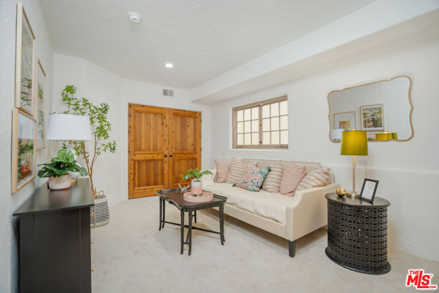 2917 N Poinsettia Avenue, Manhattan Beach CA: https://media.crmls.org/mediaz/27b6b2a5-c274-4a4c-968e-76492e6e4f99.jpg