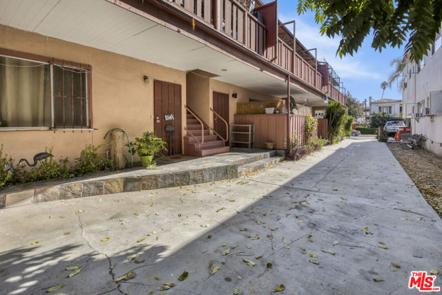 1111 S Holt Avenue, Los Angeles CA: https://media.crmls.org/mediaz/27b7460e-06bf-4b11-ab75-5493f6f268ea.jpg