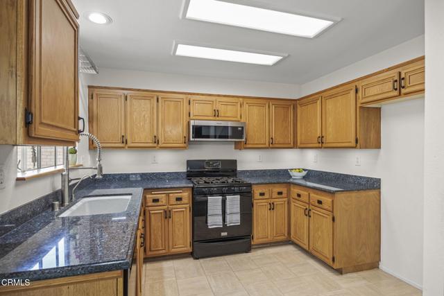 11381 Cid Street, Ventura CA: https://media.crmls.org/mediaz/27b78251-6e9d-447e-810b-dd435a738dee.jpg