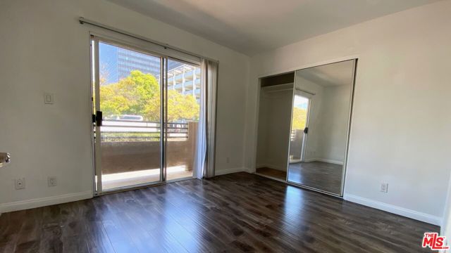 701 S Kingsley Drive, Los Angeles CA: https://media.crmls.org/mediaz/27b7cd0d-aada-4702-a729-3c65ee95e5af.jpg