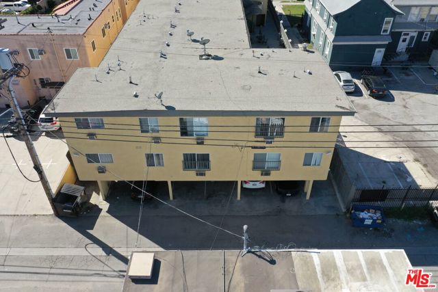 721 W 30th Street, Los Angeles CA: https://media.crmls.org/mediaz/27b7ff1c-9022-4098-a16a-59c75b135520.jpg