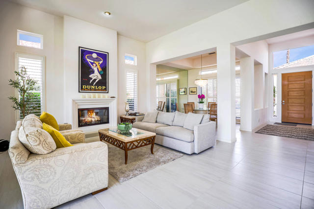 371 Tomahawk Drive, Palm Desert CA: https://media.crmls.org/mediaz/27b8f981-0f7a-4efa-97b3-05006265972a.jpg