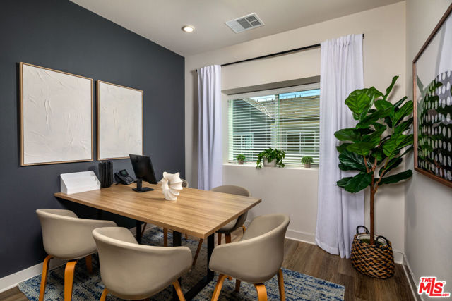 13995 Foothill Boulevard, Fontana CA: https://media.crmls.org/mediaz/27b938aa-fa1c-449a-99da-85c4063b8f69.jpg
