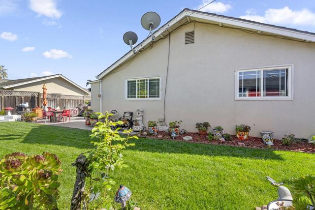 1797 W Campbell Avenue, Campbell CA: https://media.crmls.org/mediaz/27b9abd3-1a34-4b0f-a3a2-d1798667af32.jpg
